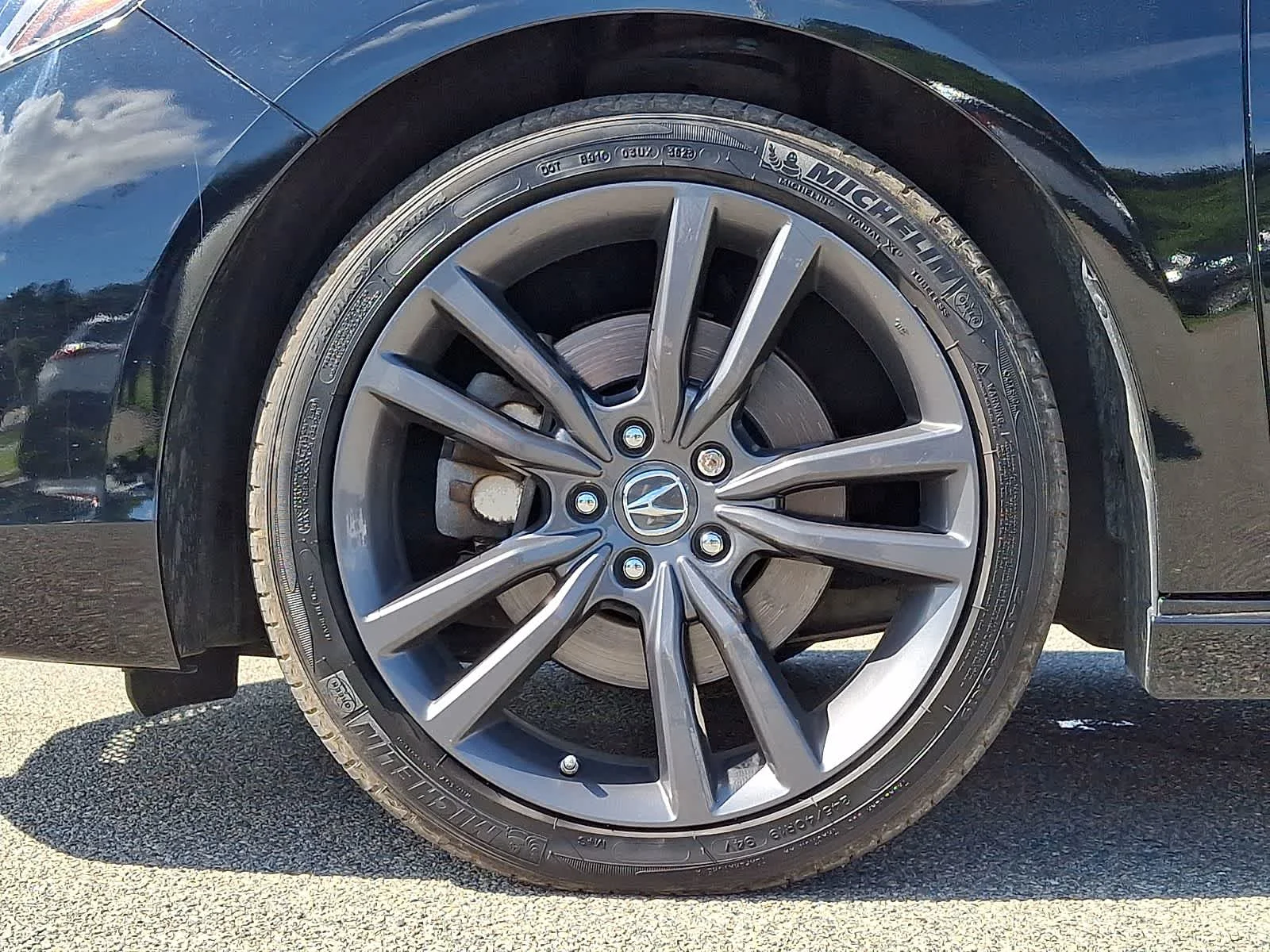 Used 2018 Black Acura  image 9