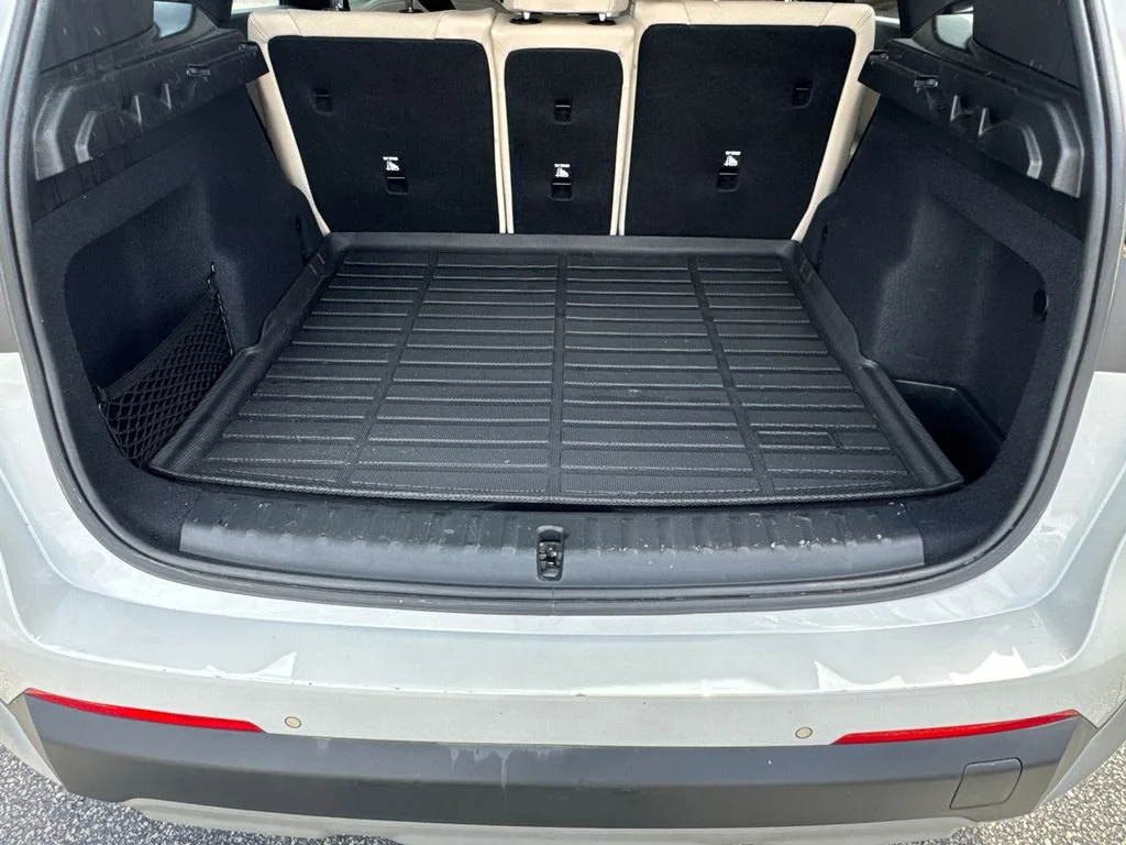 Used 2023 White BMW xDrive28i image 18