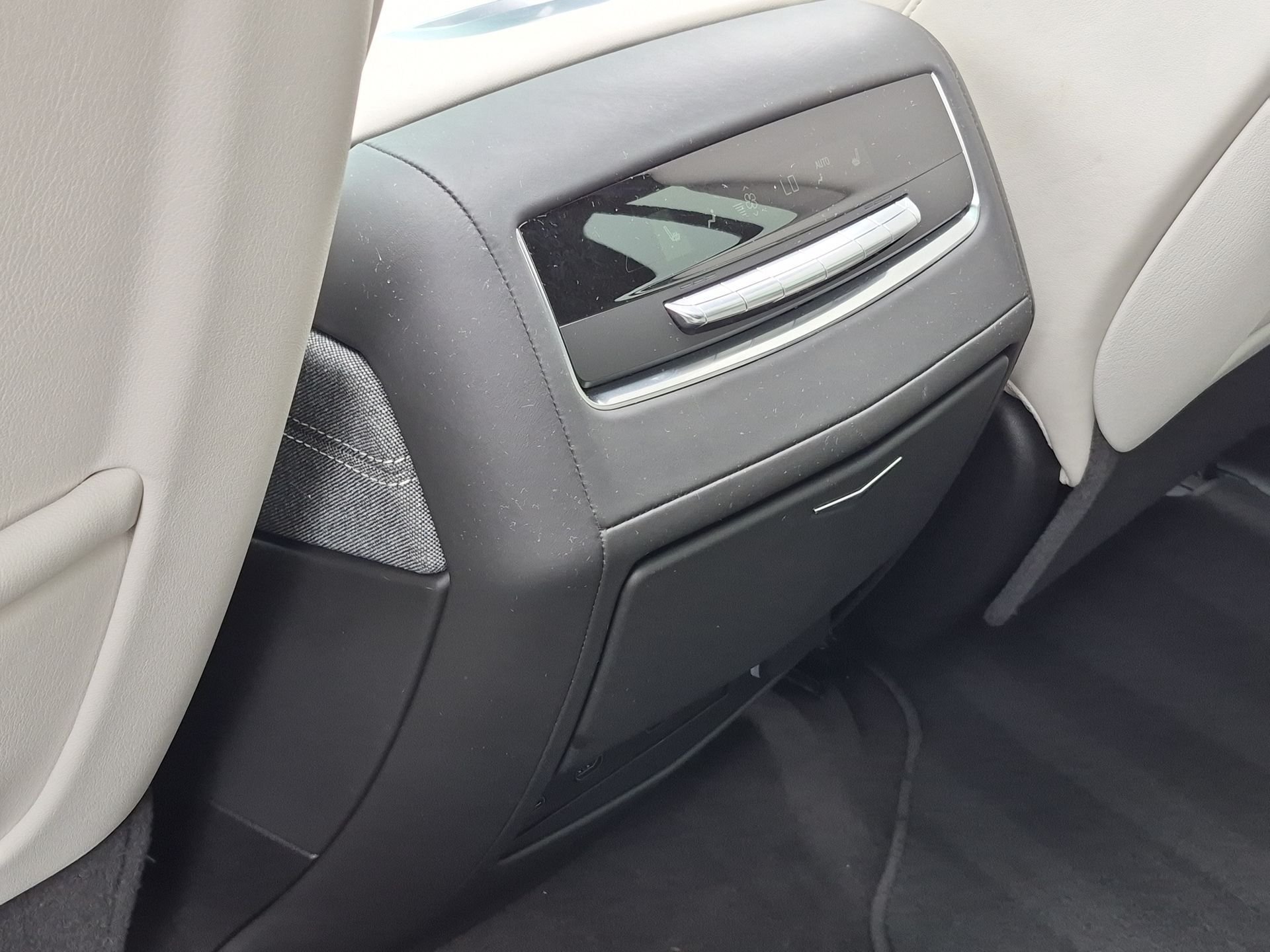 Used 2025 Silver Cadillac Sport Platinum image 22
