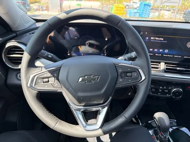 New 2026 Mosaic Black Metallic Chevrolet ACTIV image 23