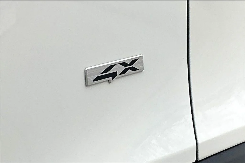 New 2026 Clear White / Black Roof Kia S image 9