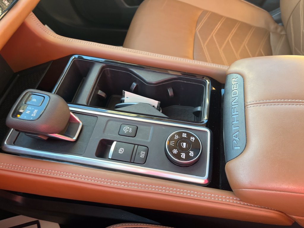 Used 2024 Silver Nissan Platinum image 21