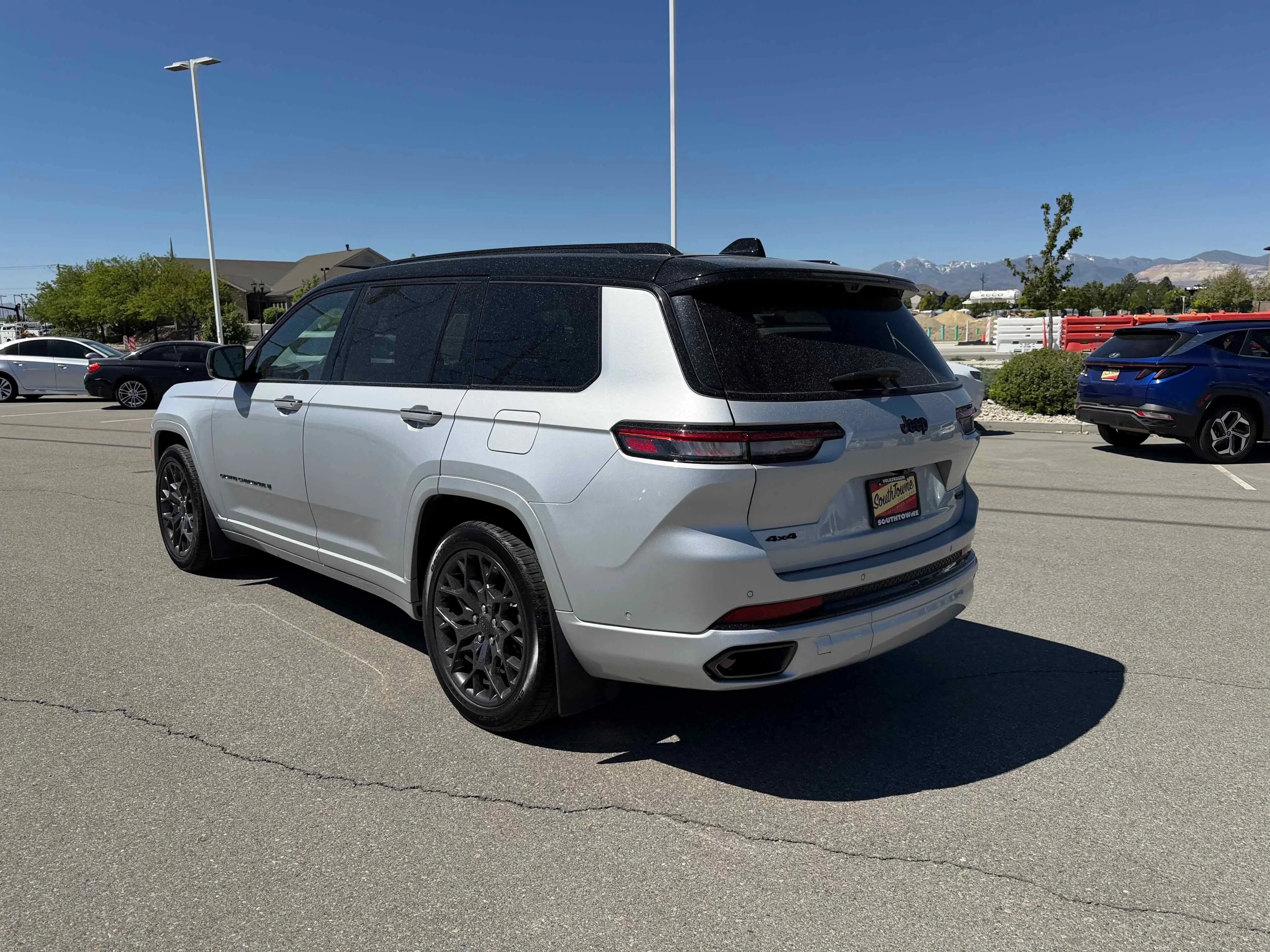 Used 2024 Silver Zynith Jeep Summit Reserve image 5