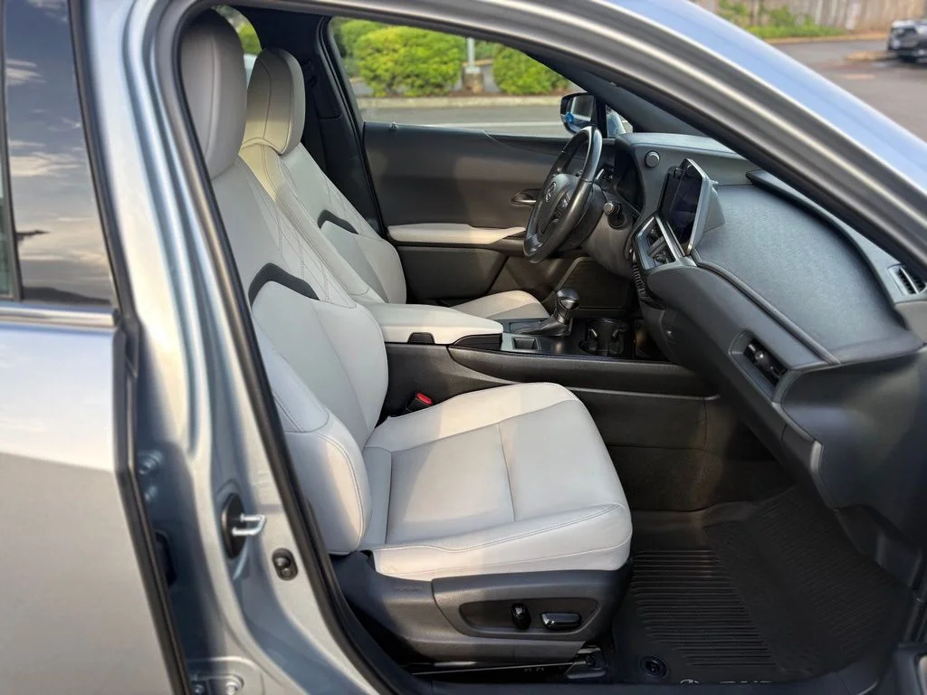 Used 2023 Silver Lexus 250h Base image 23
