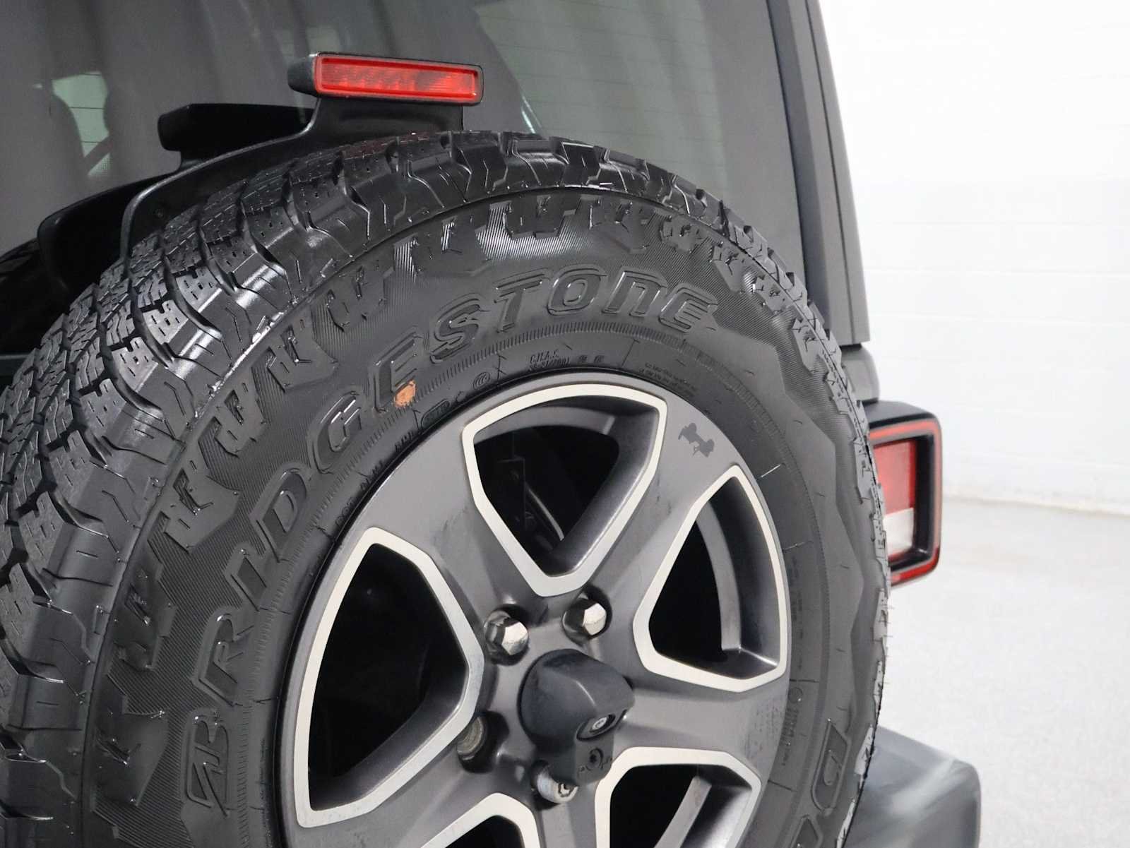 Used 2018 Granite Crystal Metallic Clearcoat Jeep Sport S image 8