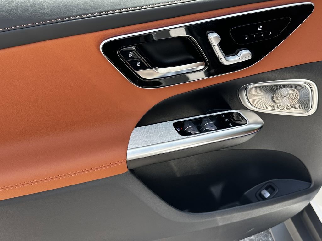 New 2026 Polar White Mercedes-Benz GLC 300 image 11