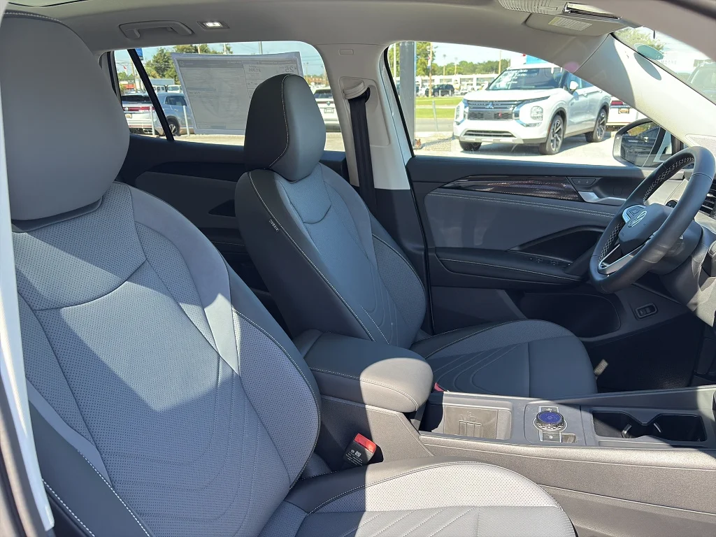 New 2025 Pure White Volkswagen 2.0T SE 4MOTION image 9