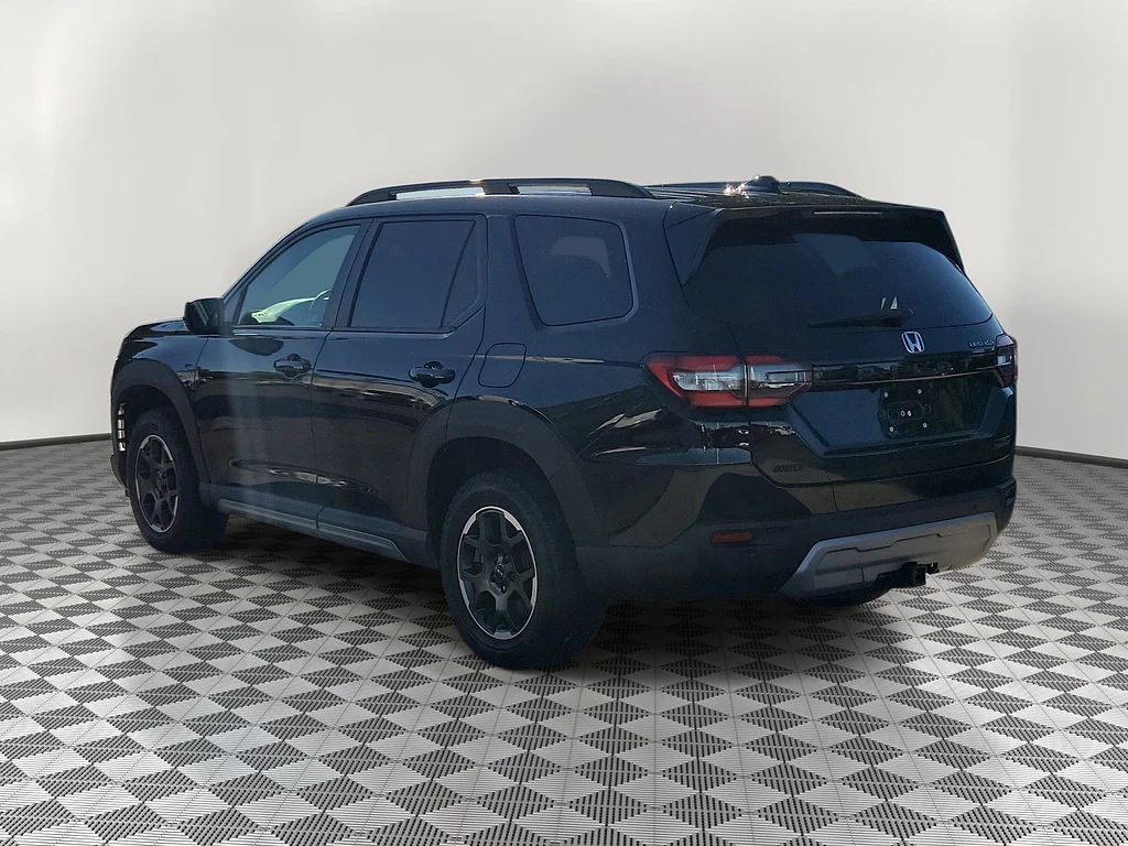 2024 Honda Pilot TrailSport, photo 2 of 12