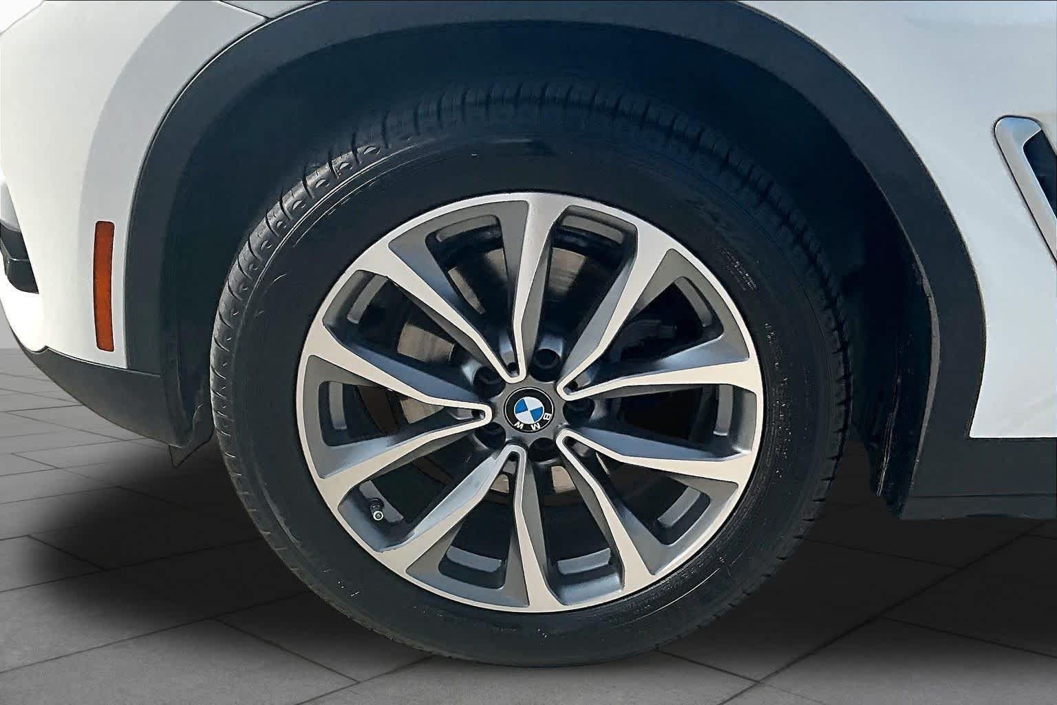 Used 2019 Alpine White BMW sDrive30i image 10