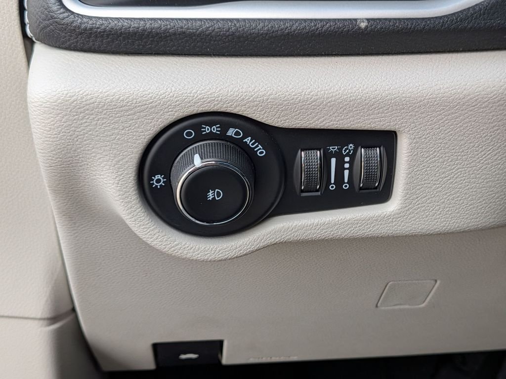 Used 2023 Gray Chrysler Touring L image 13