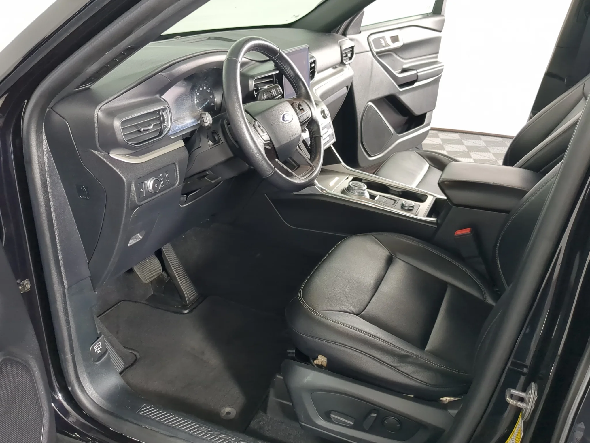 Used 2020 Agate Black Metallic Ford XLT image 10