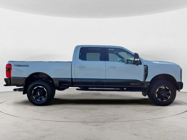Used 2025 Oxford White Ford King Ranch image 4
