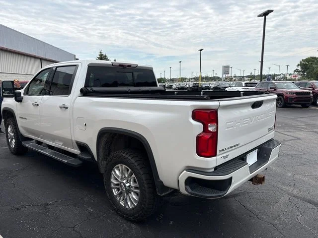 Used 2020 Pearl Chevrolet High Country image 10