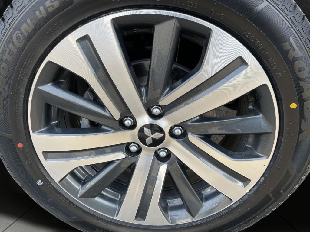 Used 2024  Mitsubishi 2.0 ES image 28