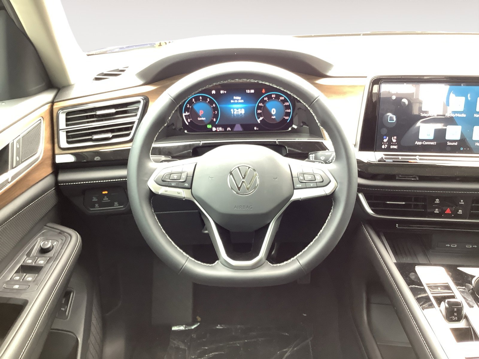 New 2025 Pure White Volkswagen 2.0T SE w/Technology image 15