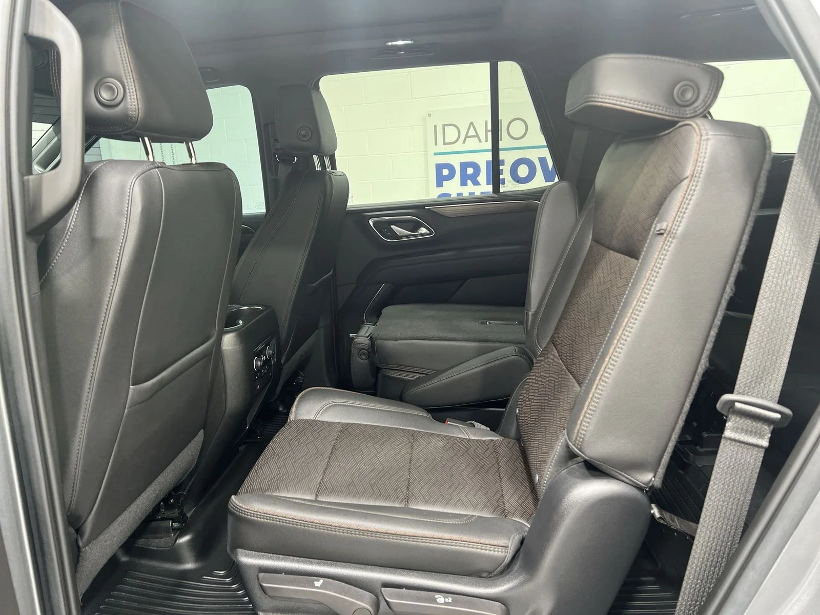 Used 2022 Gray Chevrolet High Country image 23