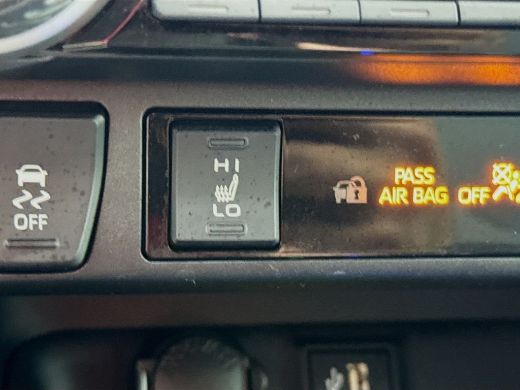 Used 2024 Wind Chill Pearl Toyota Hybrid XLE Premium image 19
