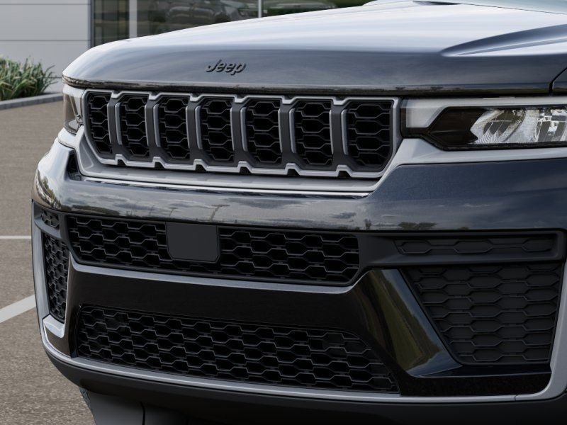 New 2026 Diamond Black Crystal Pearl-Coat Exterior Paint Jeep Altitude image 11