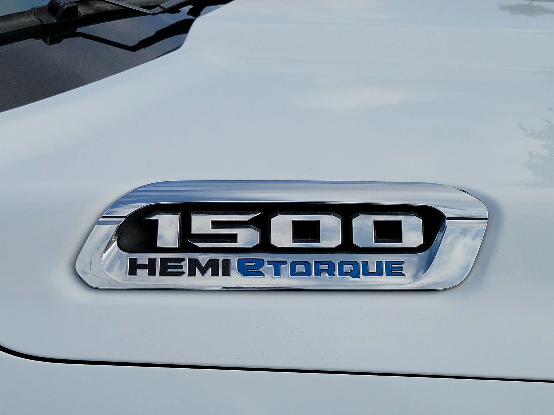 Used 2024 White Ram Laramie image 22