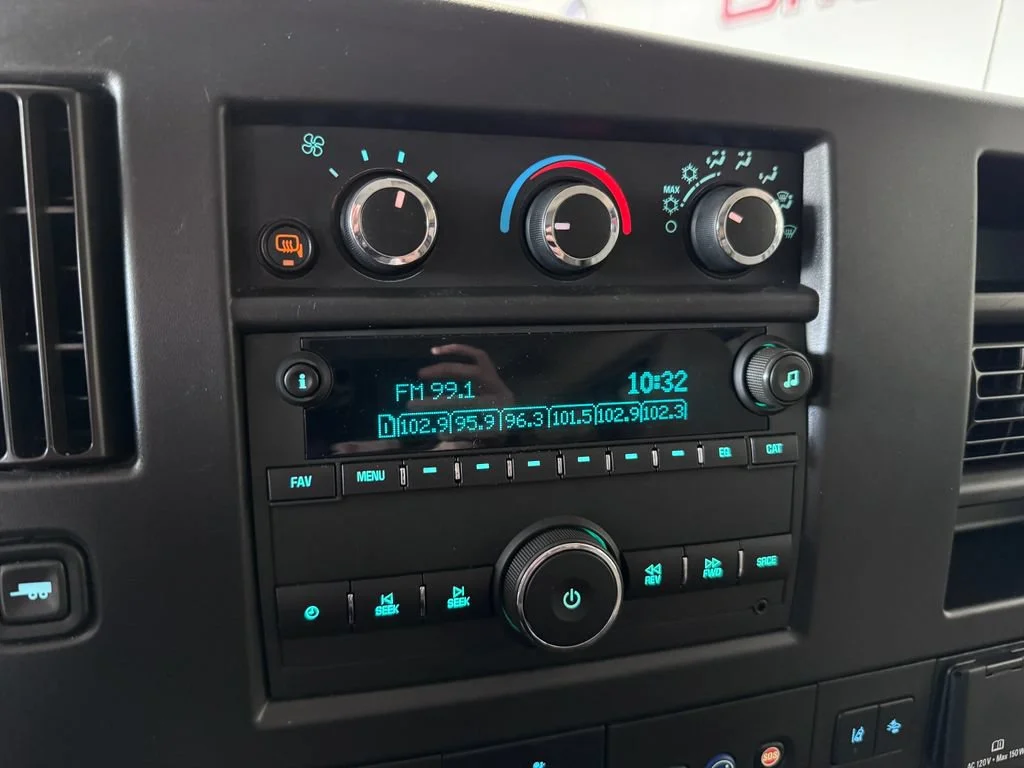 2025 Chevrolet Express Passenger LT - Photo 17