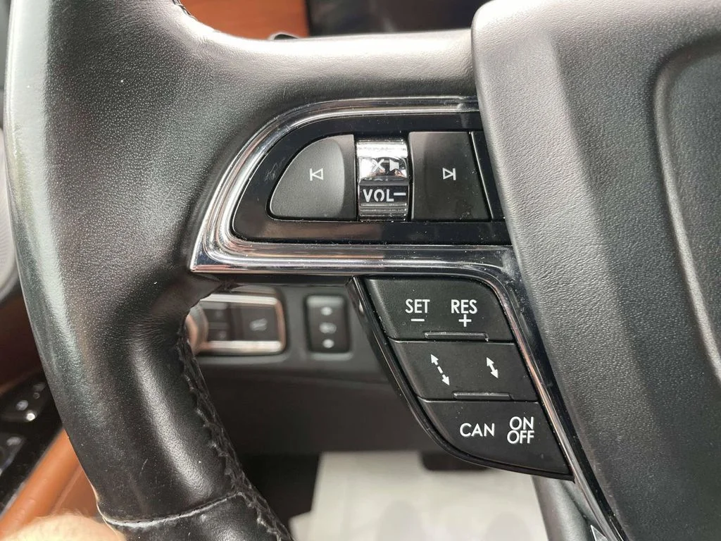 Used 2020 White Lincoln Reserve image 27