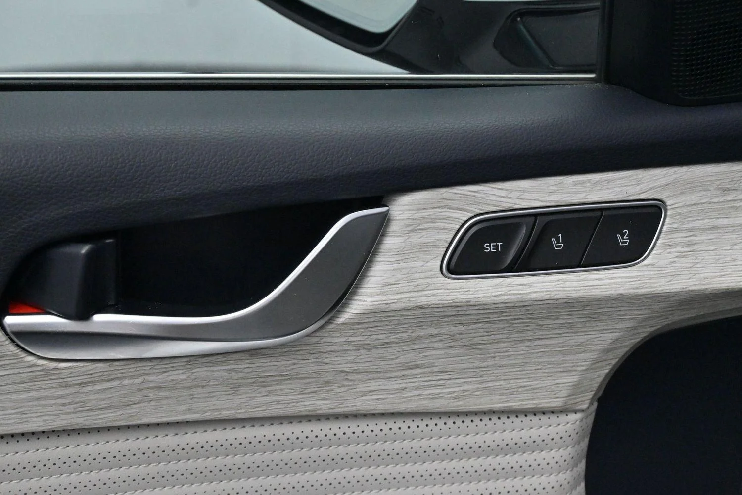 Used 2024 Hyper White Hyundai Calligraphy image 13