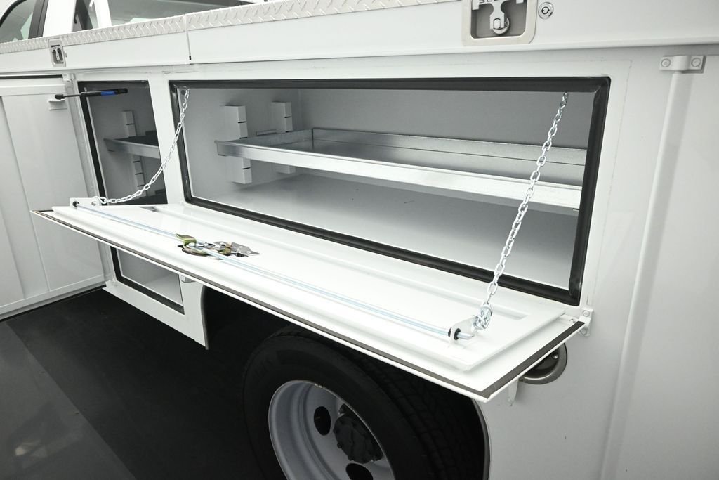2025 Ford F-550 Super Duty Chassis Cab XL - Photo 18