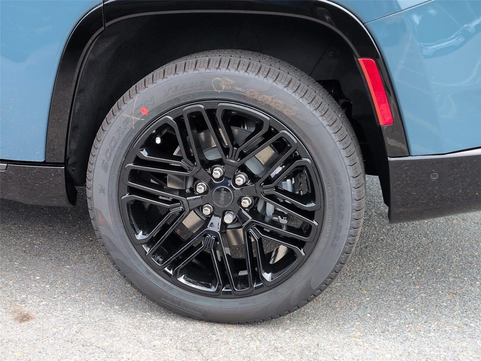 New 2026 Steel Blue Exterior Paint Jeep Limited Reserve image 11