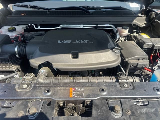 Used 2019 Gray Chevrolet Z71 image 18