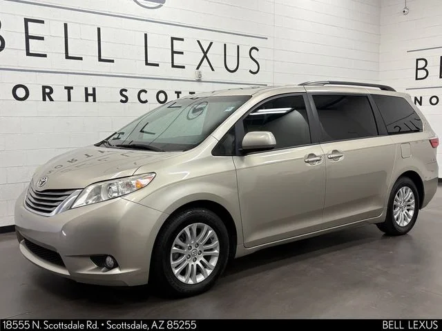 Used 2017  Toyota XLE image 5