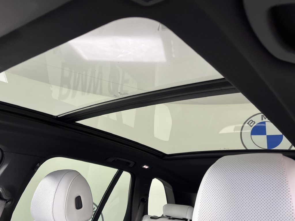 Used 2026 White BMW xDrive40i image 30