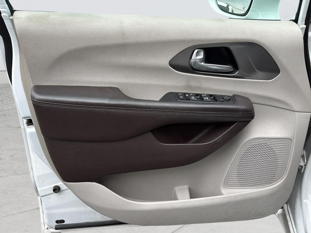 Used 2017 White Chrysler Touring L image 24