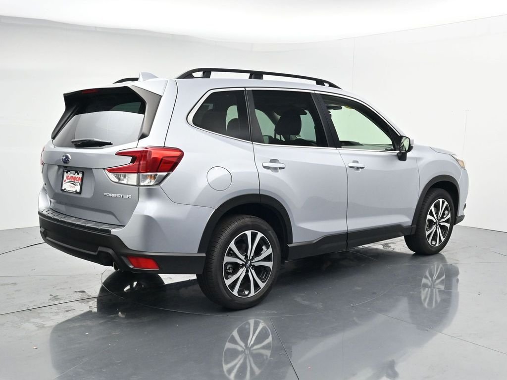 2023 Subaru Forester Limited - Photo 8