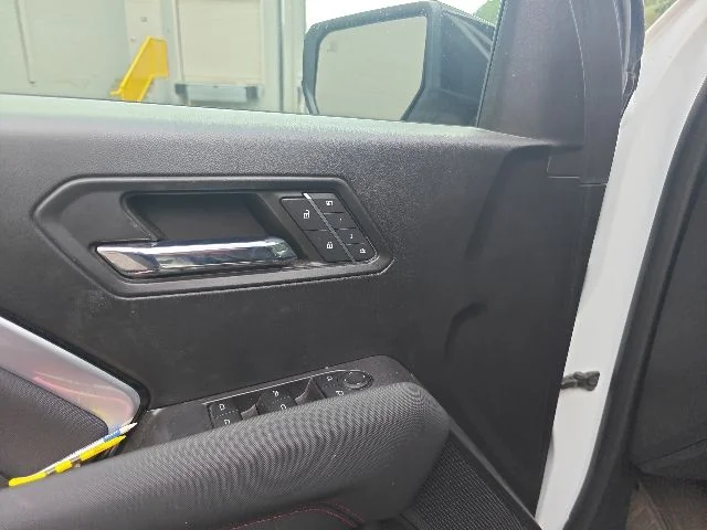 Used 2023 White Chevrolet Z71 image 9