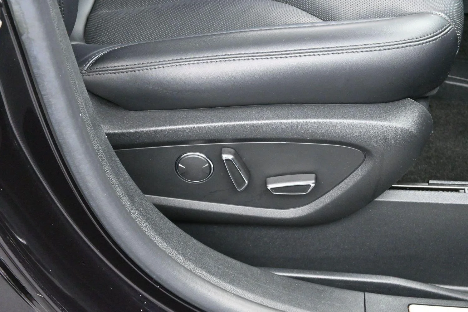 Used 2020 Infinite Black Lincoln Reserve image 36