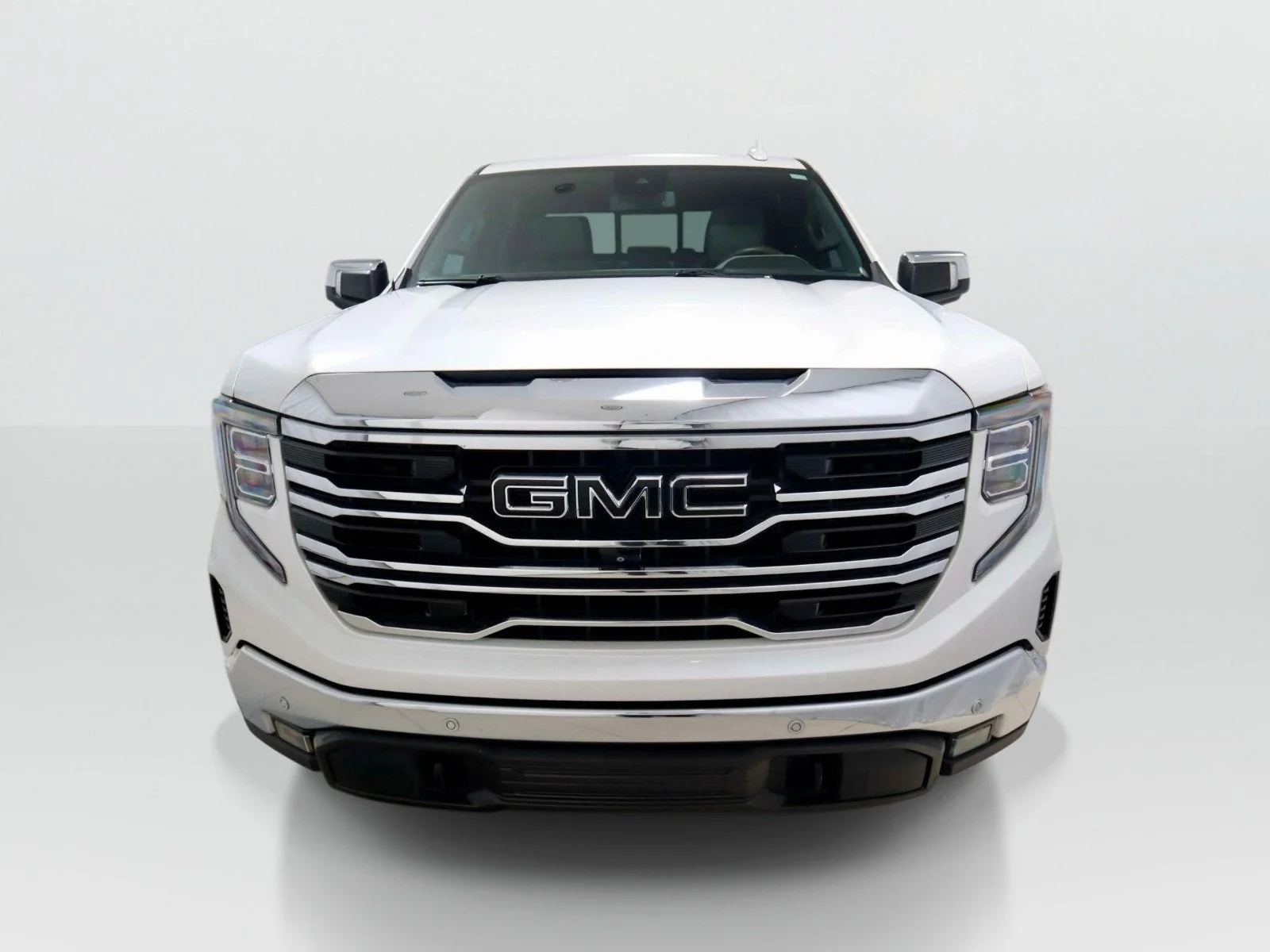 Used 2022 White Frost Tricoat GMC SLT image 8