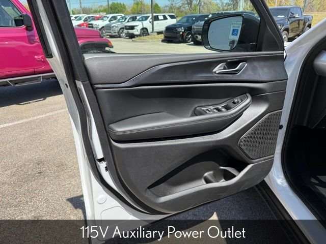 New 2025 Bright White Clear-Coat Exterior Paint Jeep Altitude X image 16