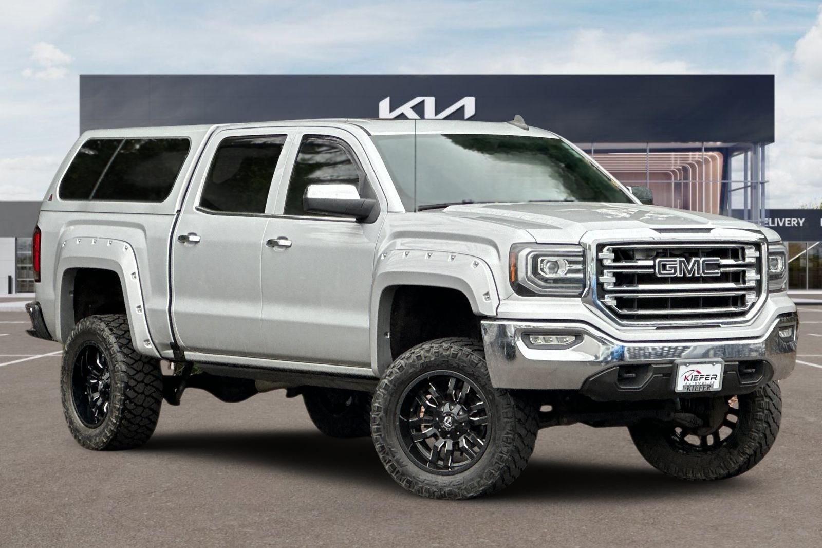 Used 2016 Silver GMC SLT image 2