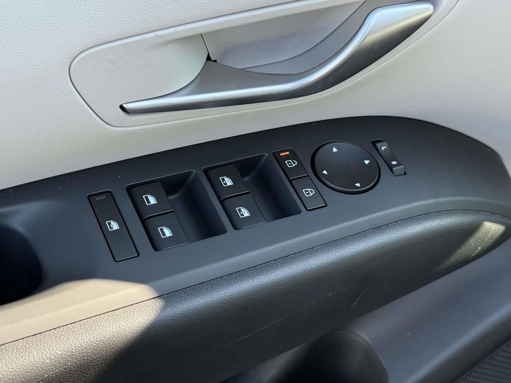 Certified Used 2025 Green Hyundai SEL Convenience image 30