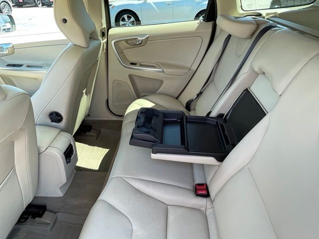 Used 2015 Rich Java Metallic Volvo T6 Premier Plus image 25