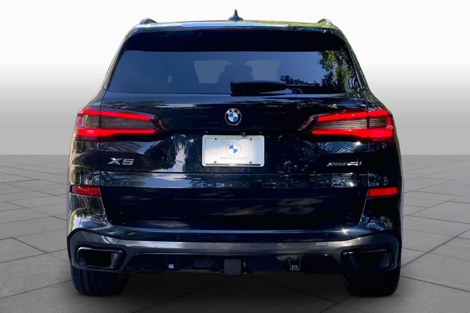 Used 2021 Carbon Black Metallic BMW xDrive40i image 4