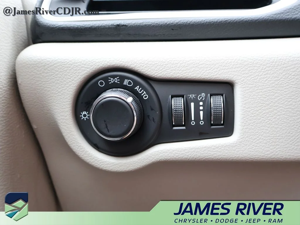 Used 2023 White Chrysler LX image 31