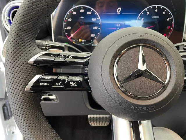 New 2027 White Mercedes-Benz GLC 300 image 24