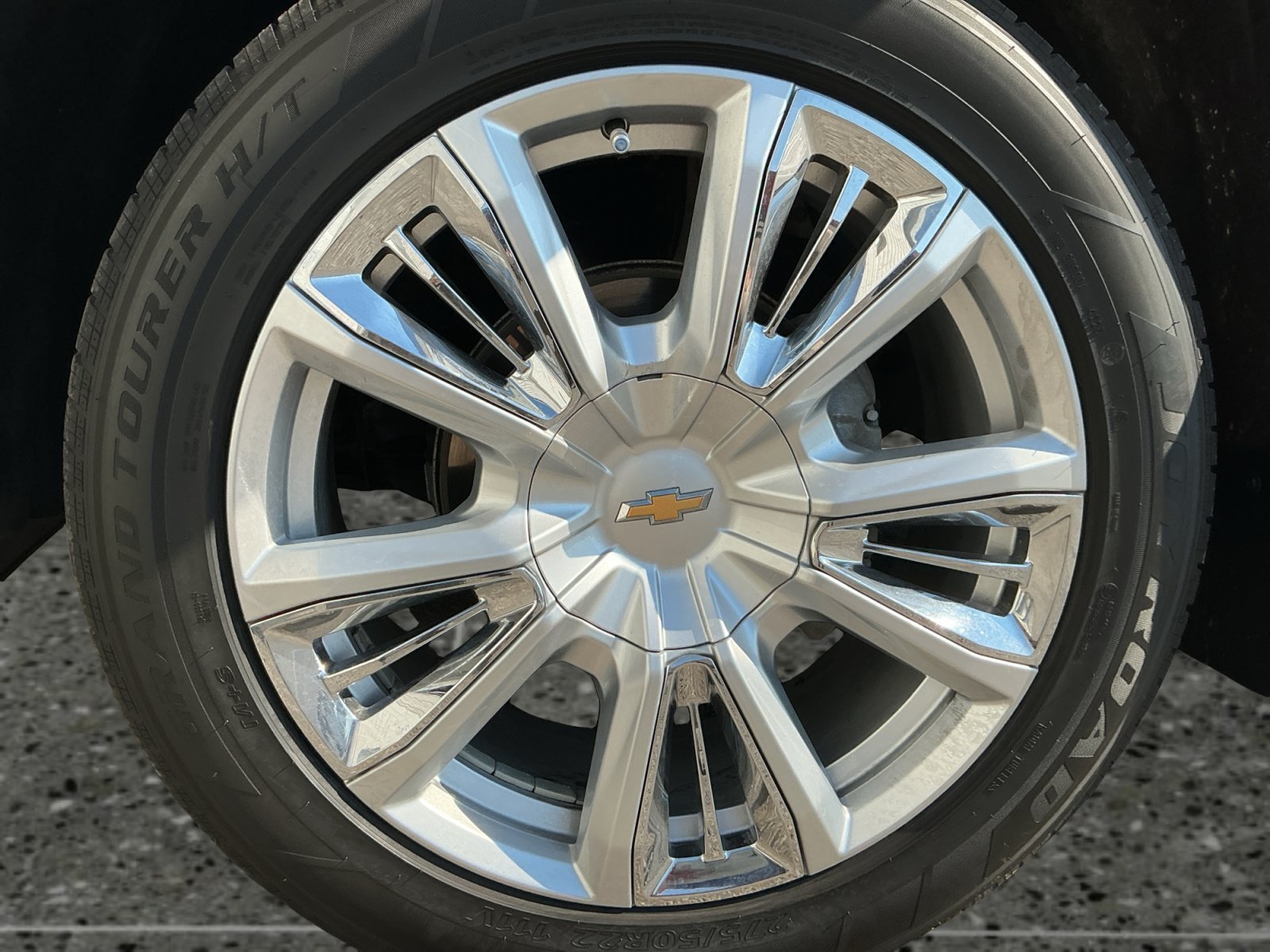 Used 2023 Gray Chevrolet High Country image 14