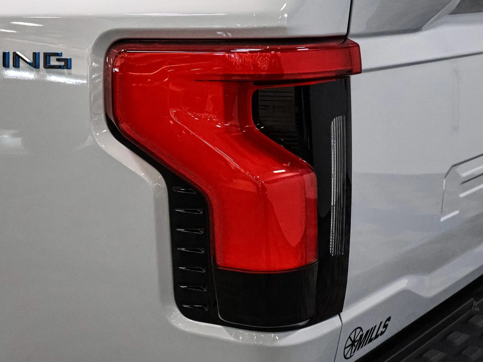 2025 Ford F-150 Lightning Flash - Photo 15