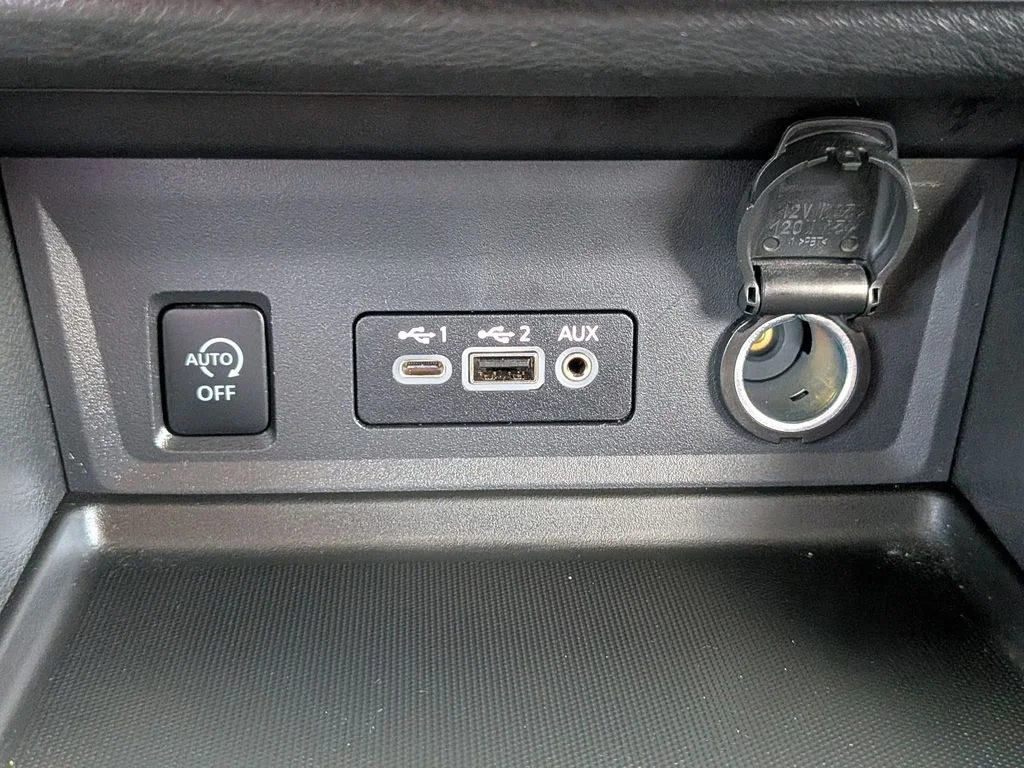Certified Used 2025 White Nissan SR image 34