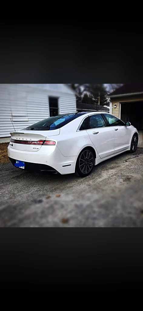 2013 Lincoln MKZ Front Wheel Drive's photo