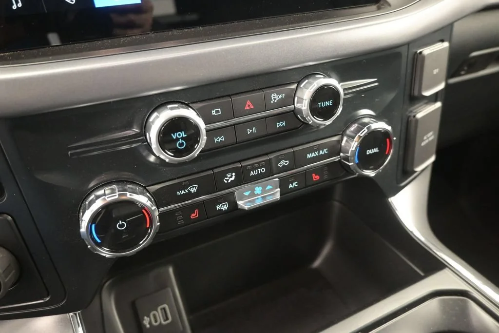 New 2026 Agate Black Metallic Ford XLT image 17