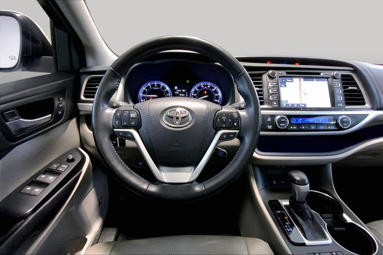 Used 2017 Blizzard Pearl Toyota Limited Platinum image 5