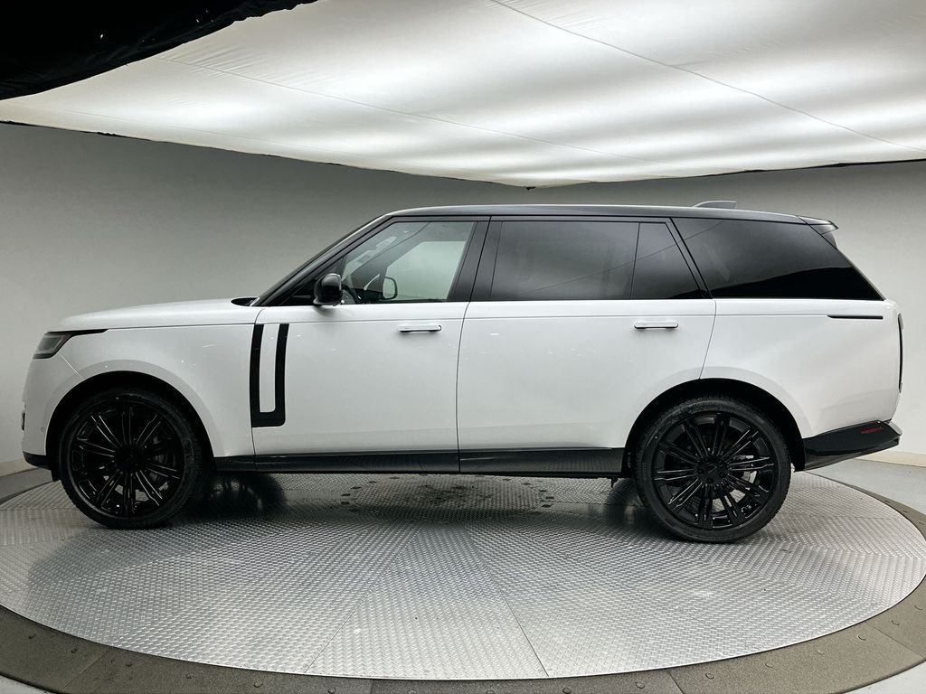 New 2026 Fuji White Land Rover SE image 2
